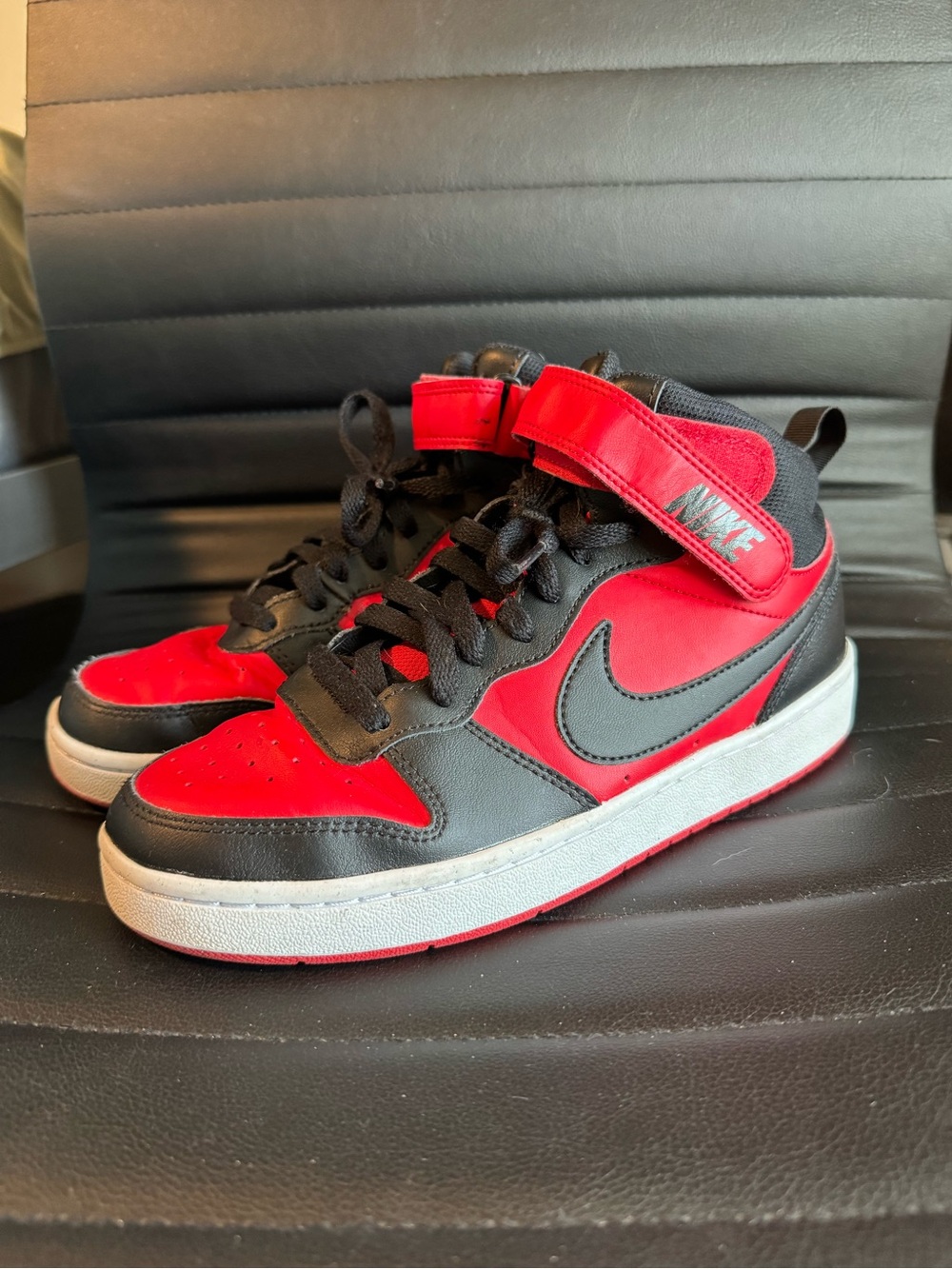 NIKE COURT BOROUGH MID 2 SIZE 7Y